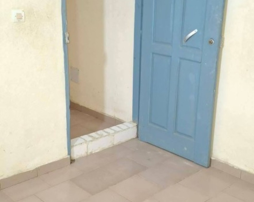 STUDIO A LOUER ABIDJAN ABOBO BAOULÉ VERS ECOLE BAD