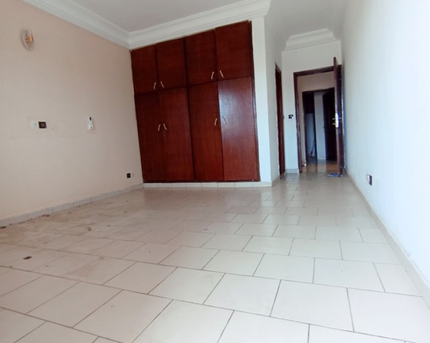 2 CHAMBRES SALON A LOUER ABIDJAN COCODY RIVIERA FAYA